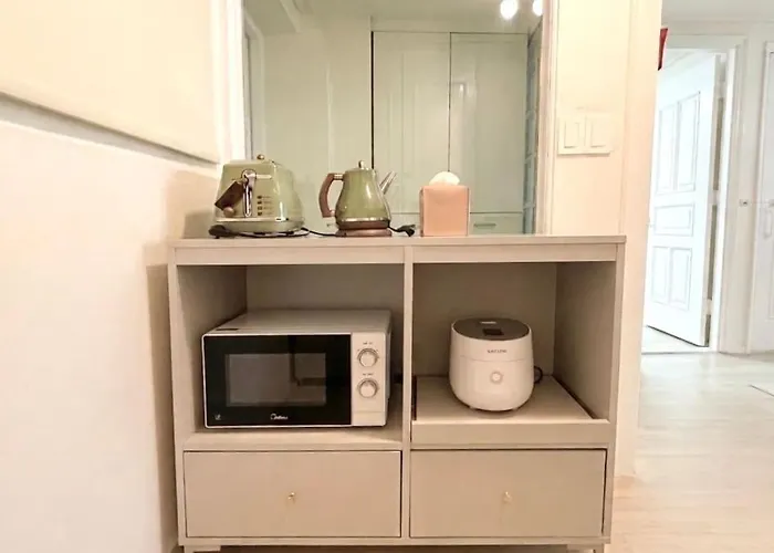 Cozy Family House Near Nampo Station, Parking Available, Yeongdo Entrance Appartement