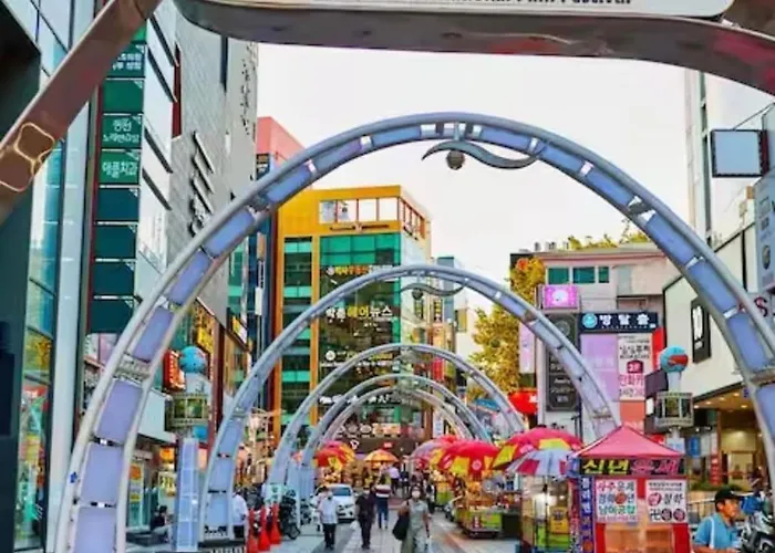 Cozy Family House Near Nampo Station, Parking Available, Yeongdo Entrance