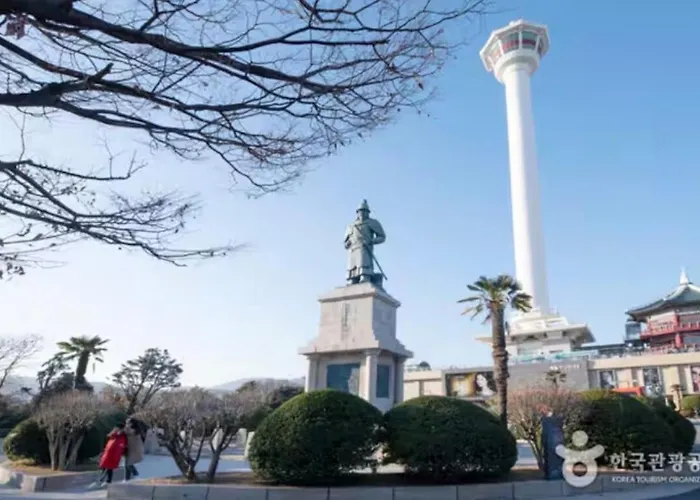 Cozy Family House Near Nampo Station, Parking Available, Yeongdo Entrance