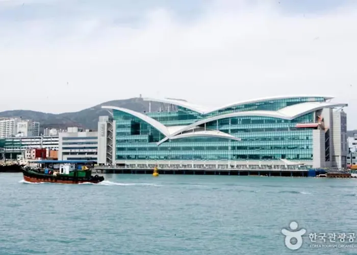 Cozy Family House Near Nampo Station, Parking Available, Yeongdo Entrance Appartement Busan